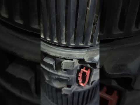 Desmontar ventilador calefacci&oacute;n Renault Megane 3: Gu&iacute;a paso a paso